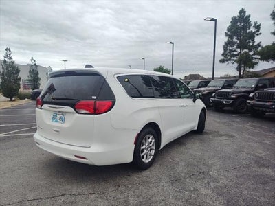 2022 Chrysler Voyager LX