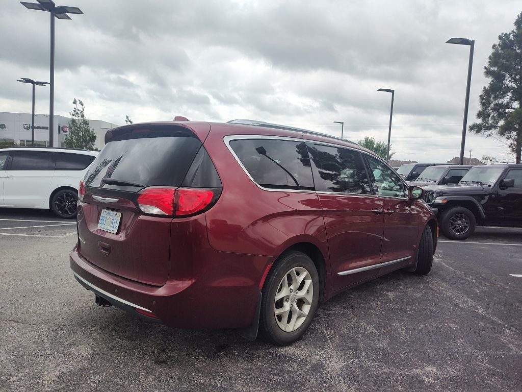 2017 Chrysler Pacifica Touring-L Plus