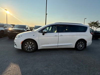 2023 Chrysler Pacifica Hybrid Pinnacle