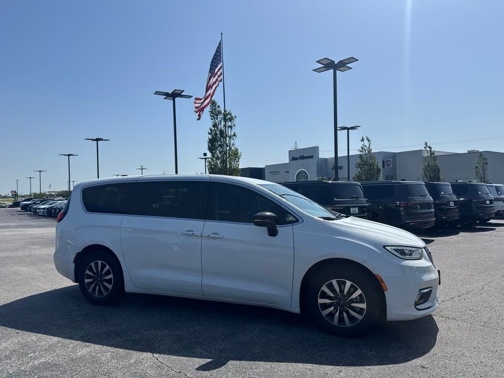 2024 Chrysler Pacifica Hybrid Select
