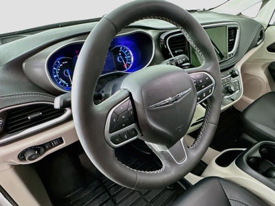 2024 Chrysler Pacifica Hybrid Select