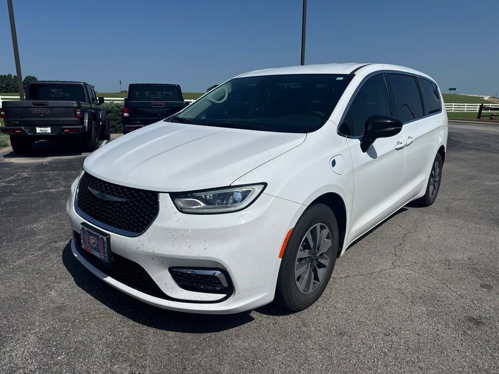 2024 Chrysler Pacifica Hybrid Select