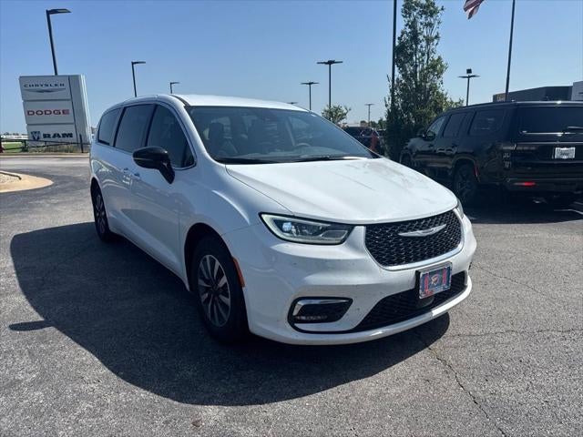 2024 Chrysler Pacifica Hybrid Select
