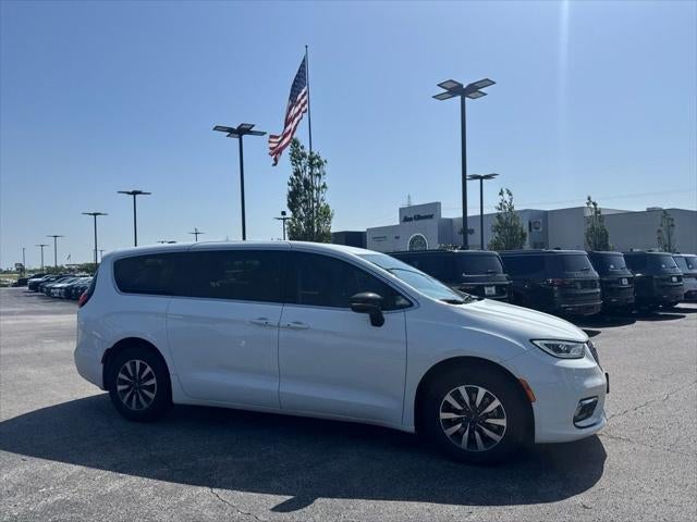 2024 Chrysler Pacifica Hybrid Select
