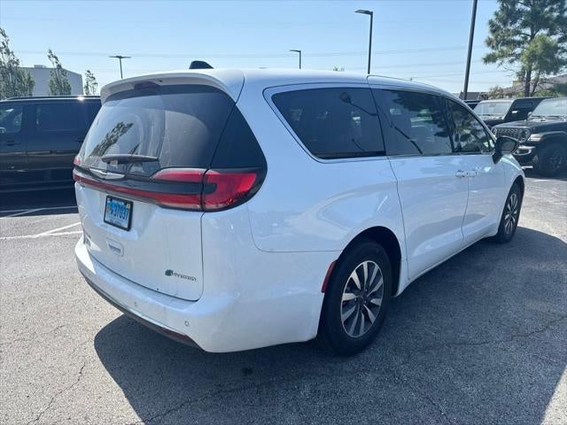2024 Chrysler Pacifica Hybrid Select