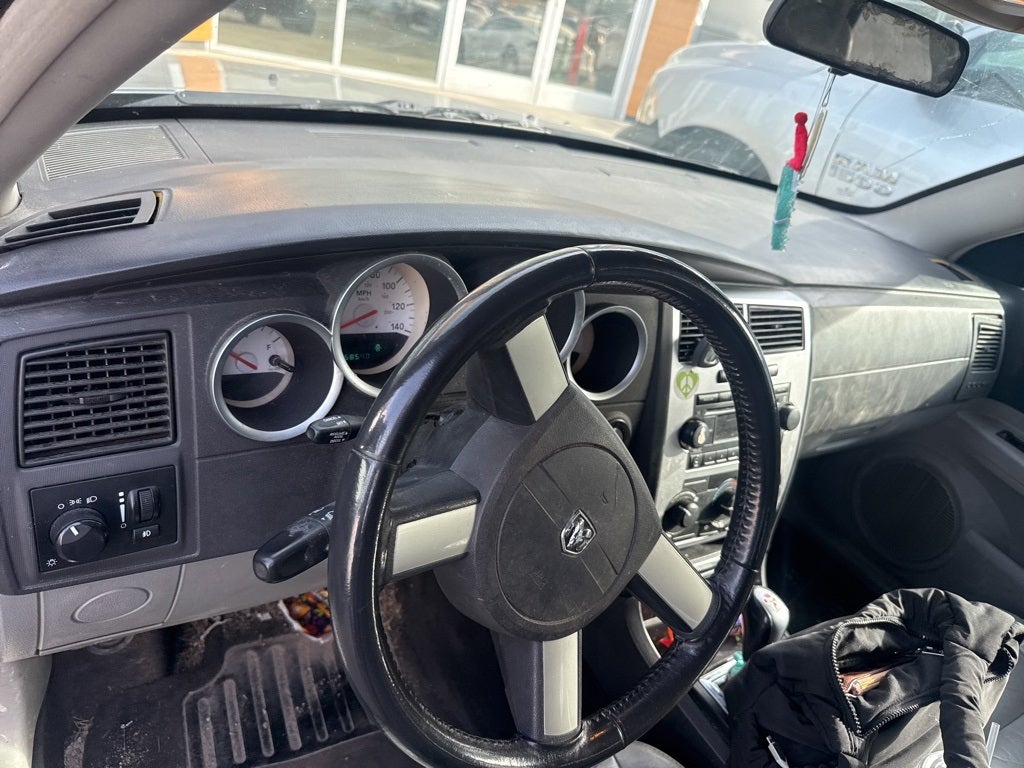 2006 Dodge Magnum Base