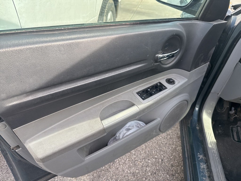 2006 Dodge Magnum Base