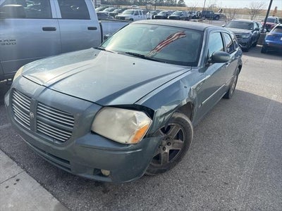 2006 Dodge Magnum Base
