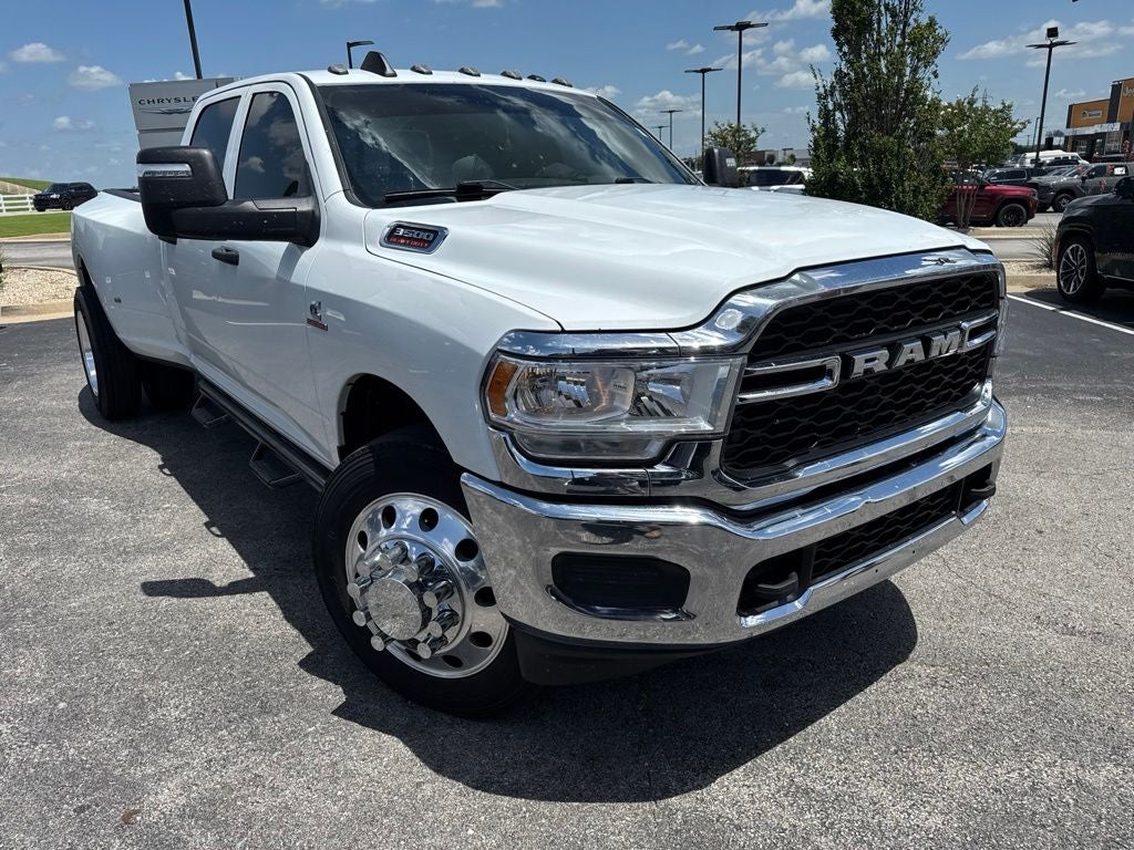 2023 RAM 3500 Tradesman Crew Cab 4x4 8' Box