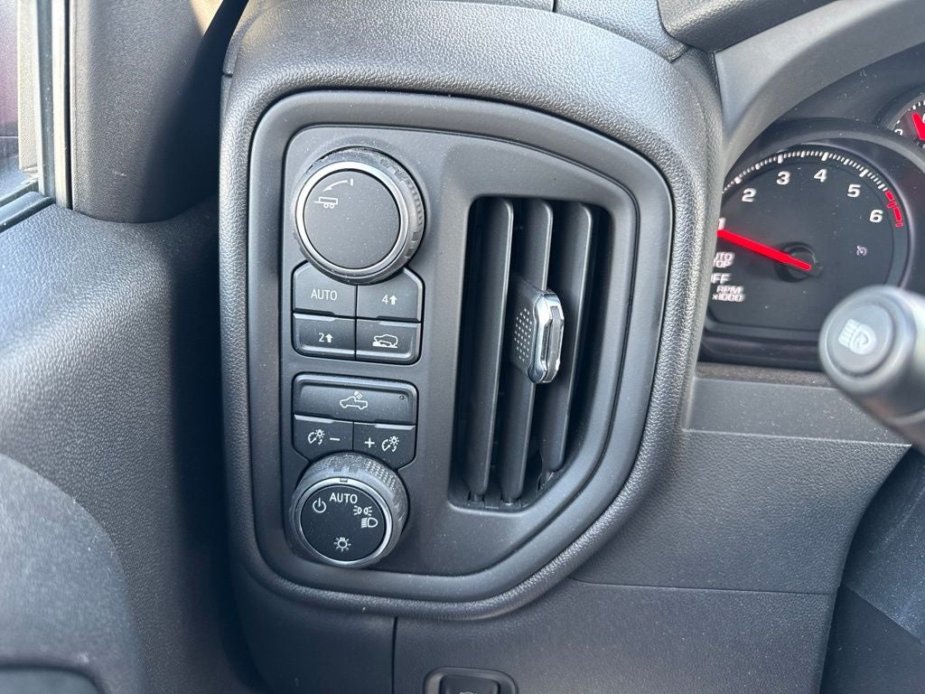 2026 Chevrolet Silverado 1500 4WD Crew Cab Short Bed Custom