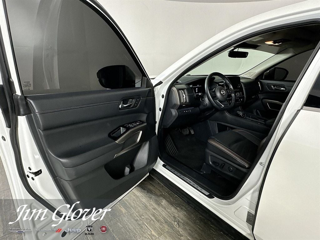 2024 Nissan Pathfinder Platinum FWD