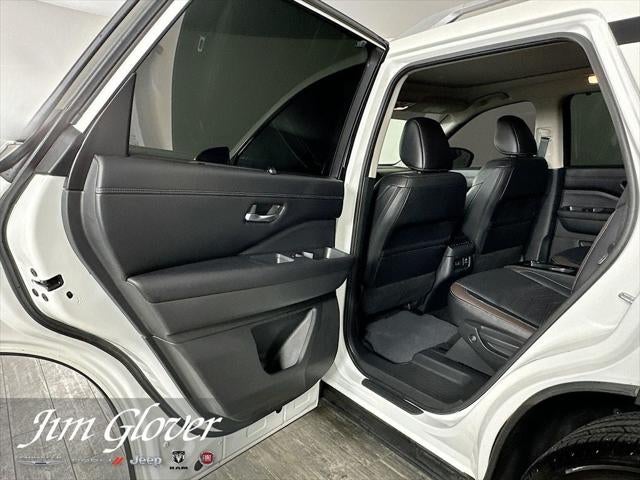 2024 Nissan Pathfinder Platinum FWD