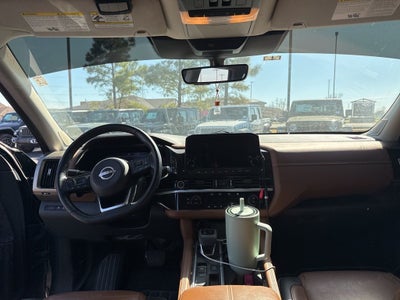 2023 Nissan Pathfinder Platinum FWD