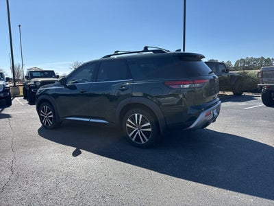 2023 Nissan Pathfinder Platinum FWD