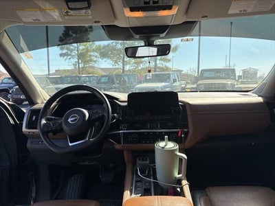 2023 Nissan Pathfinder Platinum FWD