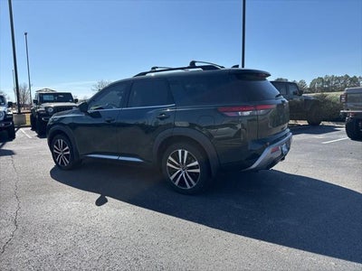 2023 Nissan Pathfinder Platinum FWD