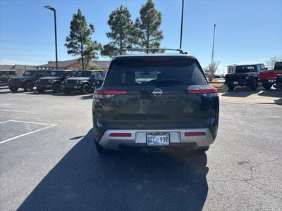 2023 Nissan Pathfinder Platinum FWD