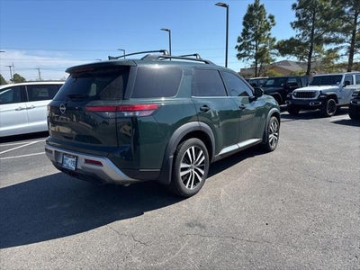 2023 Nissan Pathfinder Platinum FWD
