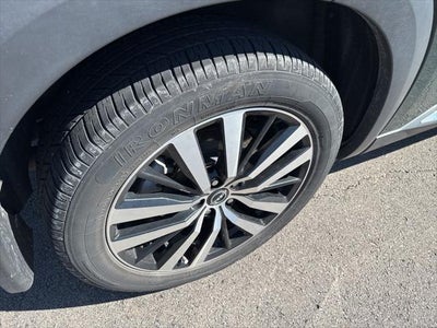 2023 Nissan Pathfinder Platinum FWD