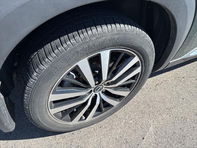 2023 Nissan Pathfinder Platinum FWD