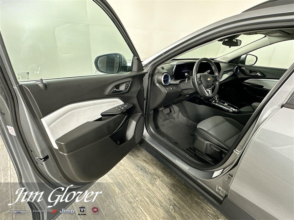 2025 Chevrolet Trax FWD LT