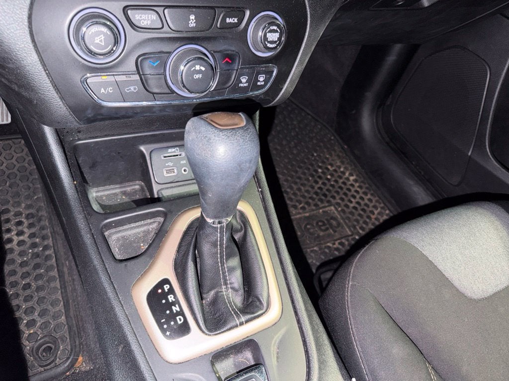 2018 Jeep Cherokee Latitude Tech Connect
