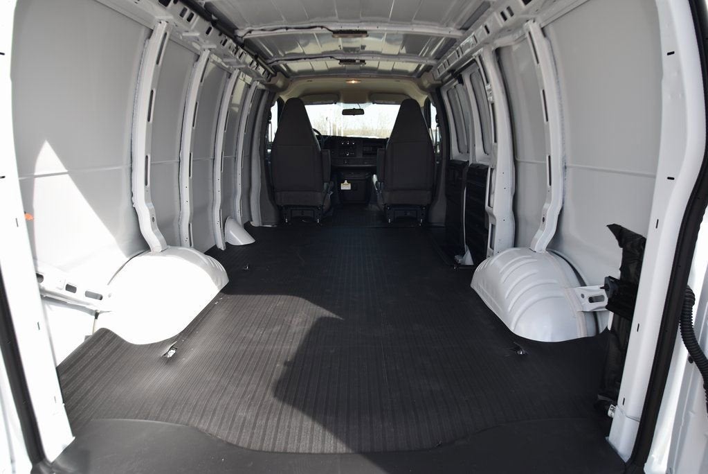 2026 Chevrolet Express Cargo 1WT