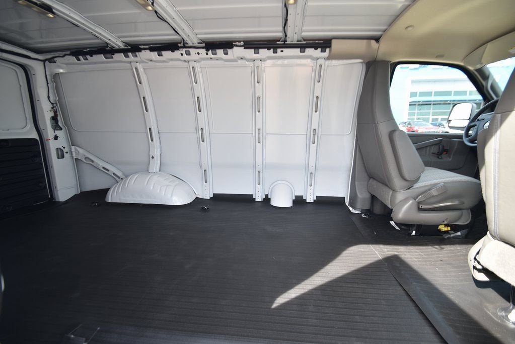 2026 Chevrolet Express Cargo 1WT