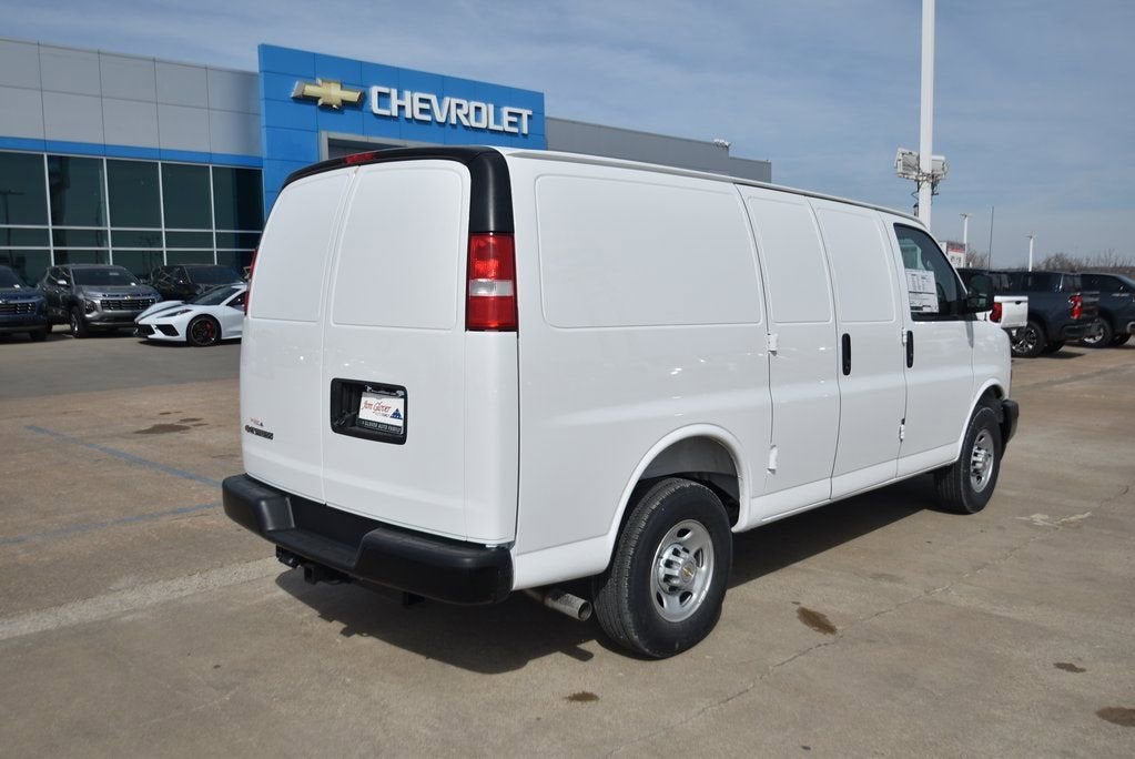 2026 Chevrolet Express Cargo 1WT