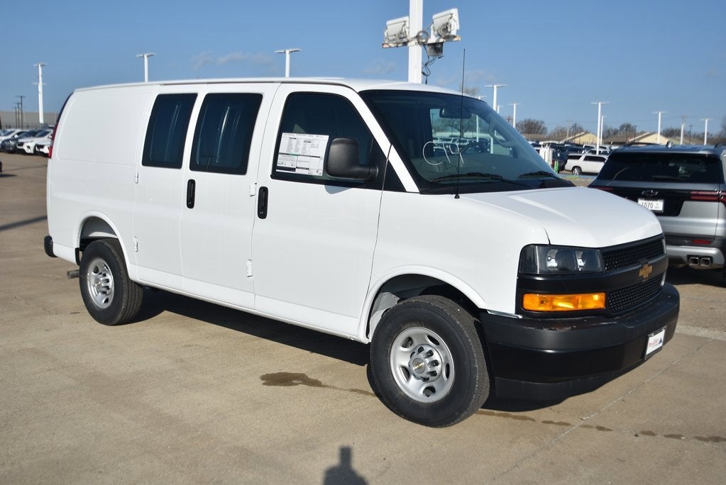 2026 Chevrolet Express Cargo 1WT