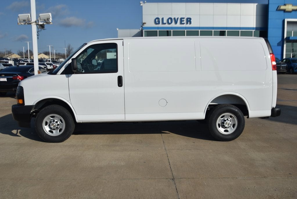 2026 Chevrolet Express Cargo 1WT