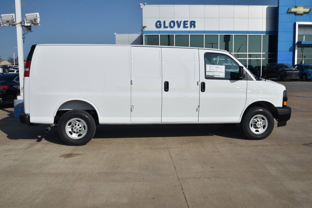 2026 Chevrolet Express Cargo 1WT