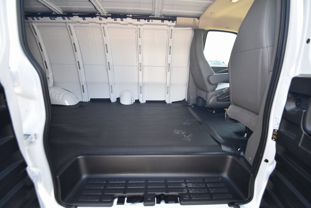 2026 Chevrolet Express Cargo 1WT