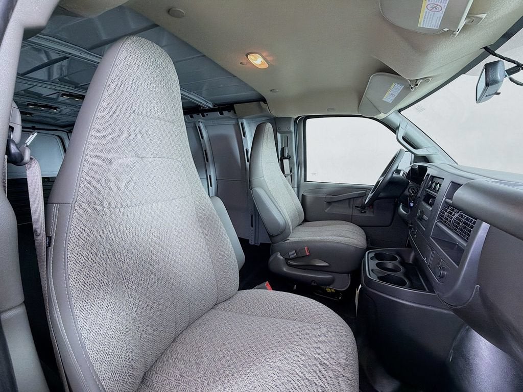 2026 Chevrolet Express Cargo 1WT