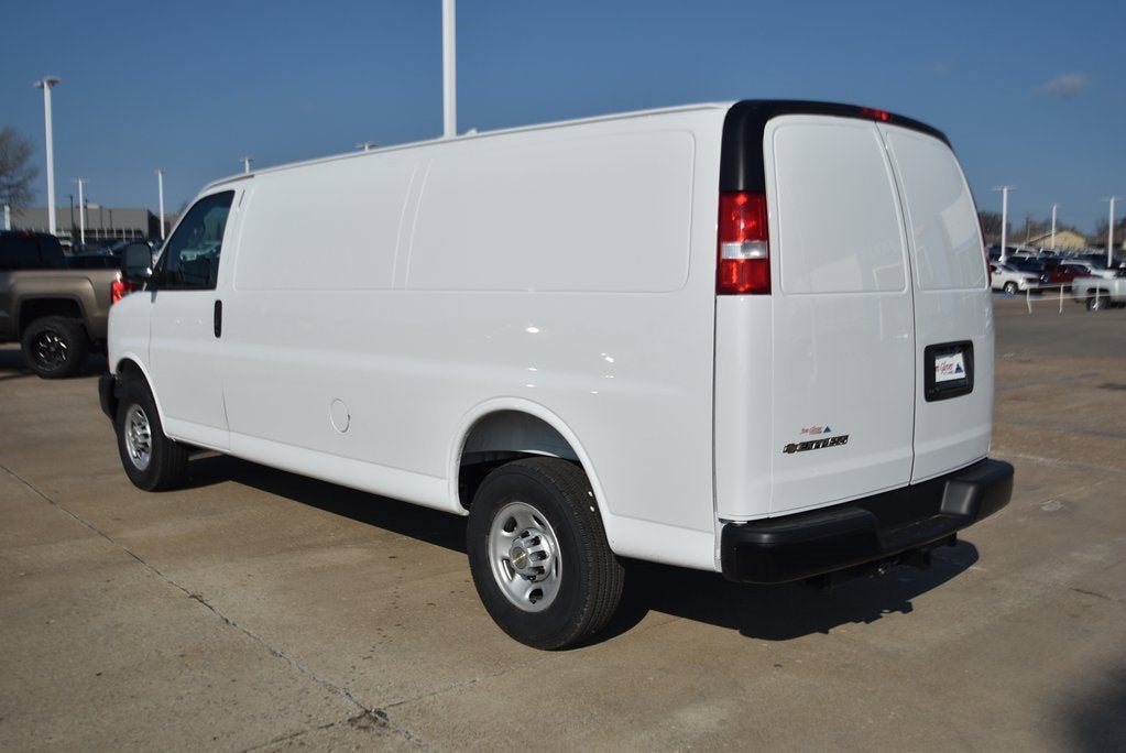 2026 Chevrolet Express Cargo 1WT