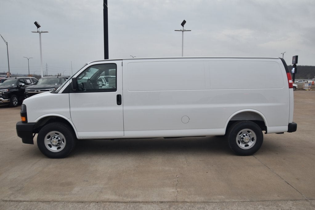 2026 Chevrolet Express Cargo 1WT
