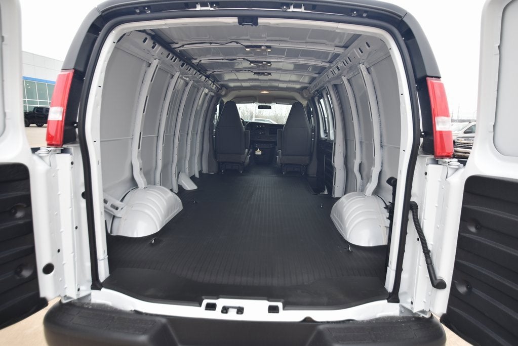 2026 Chevrolet Express Cargo 1WT
