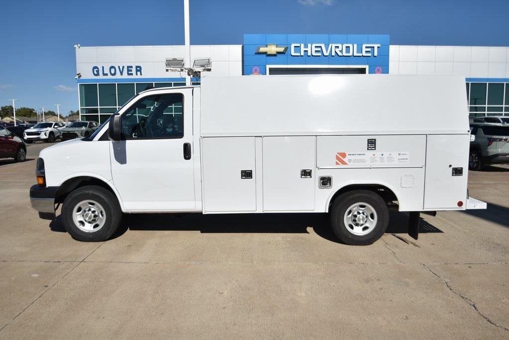 2025 Chevrolet Express Cutaway 3500 1WT