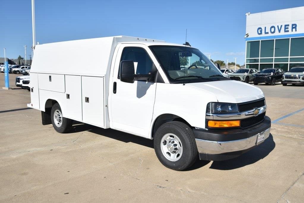 2025 Chevrolet Express Cutaway 3500 1WT