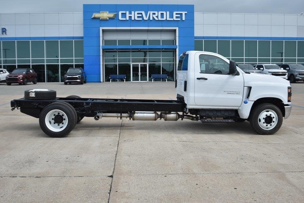 2024 Chevrolet Silverado 5500 HD Work Truck