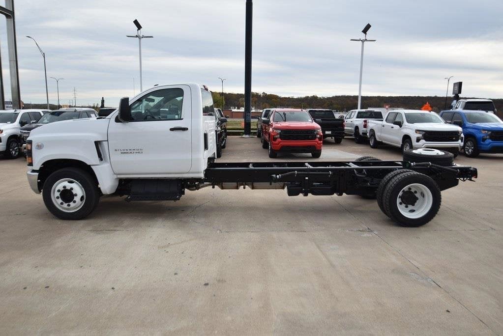 2024 Chevrolet Silverado 5500 HD Work Truck