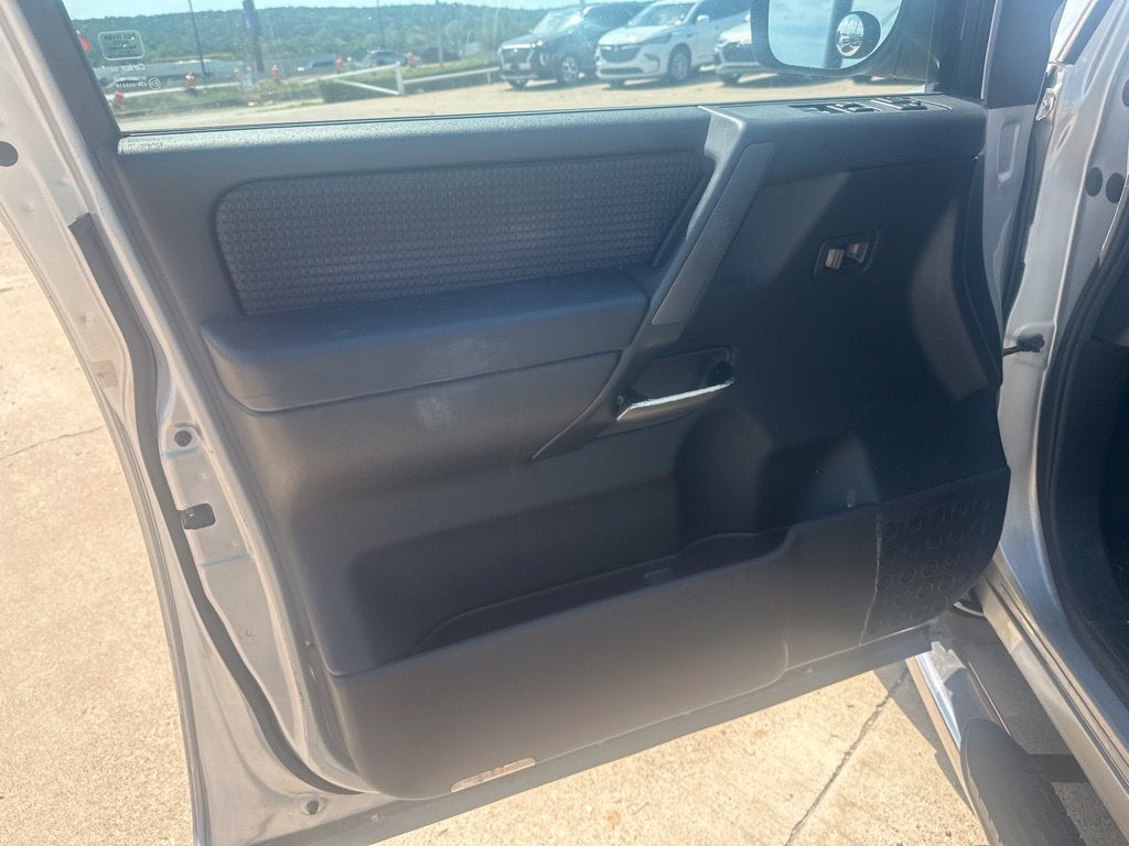 2011 Nissan Titan SV