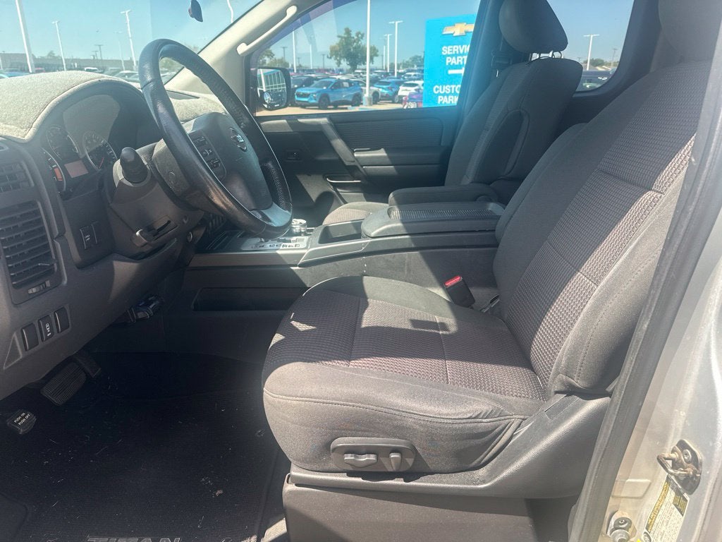 2011 Nissan Titan SV