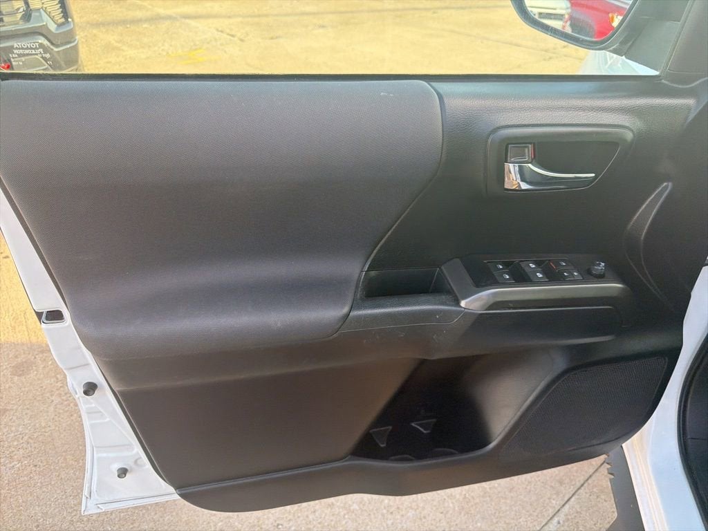 2022 Toyota Tacoma 2WD SR5