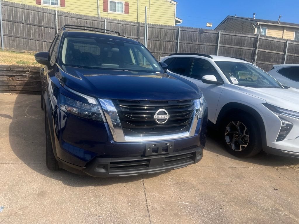 2024 Nissan Pathfinder SV