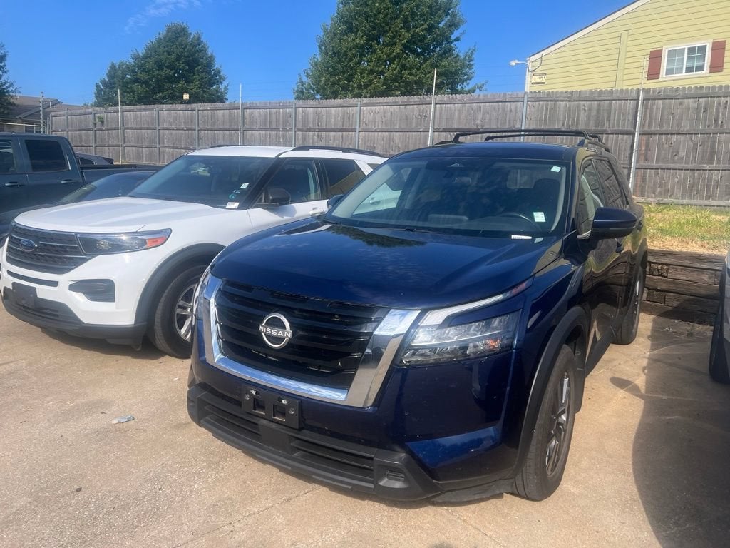 2024 Nissan Pathfinder SV