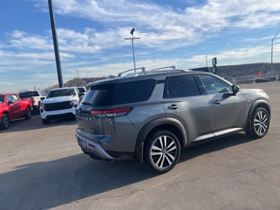 2023 Nissan Pathfinder Platinum