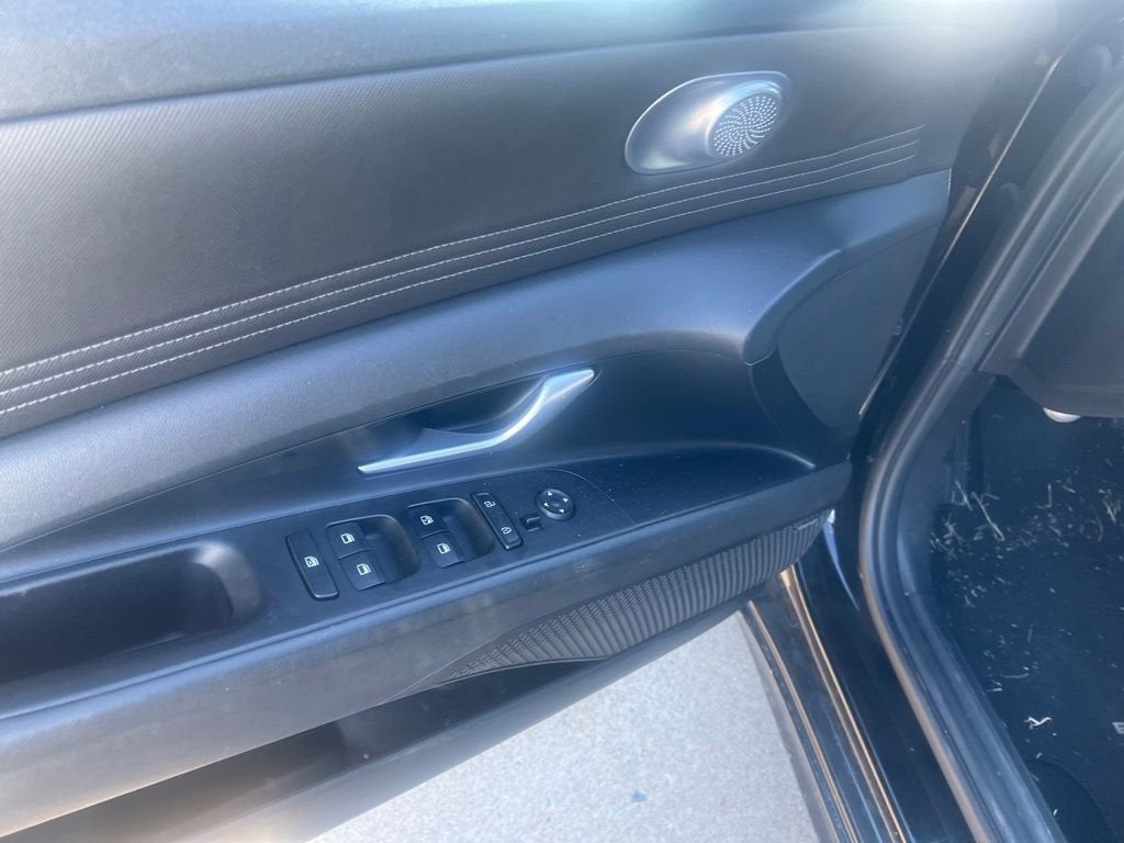 2022 Hyundai Elantra Limited