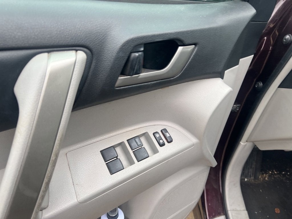 2012 Toyota Highlander 4WD 4dr V6 (Natl)