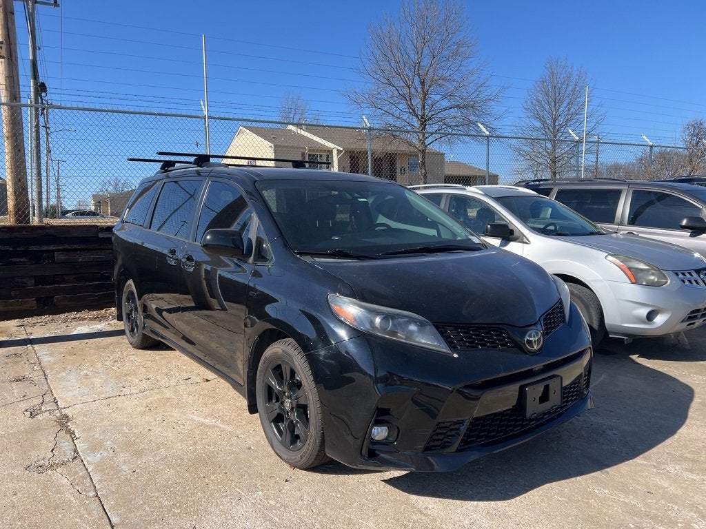 2020 Toyota Sienna SE